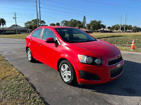 Used 2014 Chevrolet Sonic LT image 2