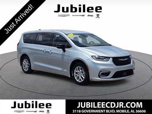Used 2024 Chrysler Pacifica Touring-L FWD image 1