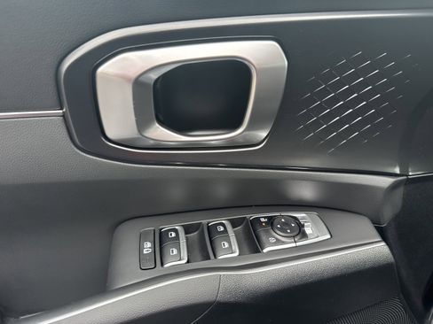 Used 2024 Kia Sorento S image 7