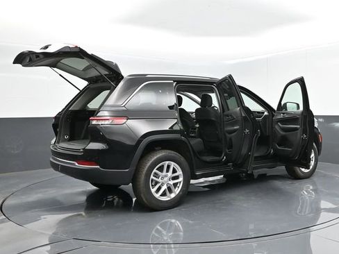 Used 2024 Jeep Grand Cherokee Laredo X AWD/4WD image 61