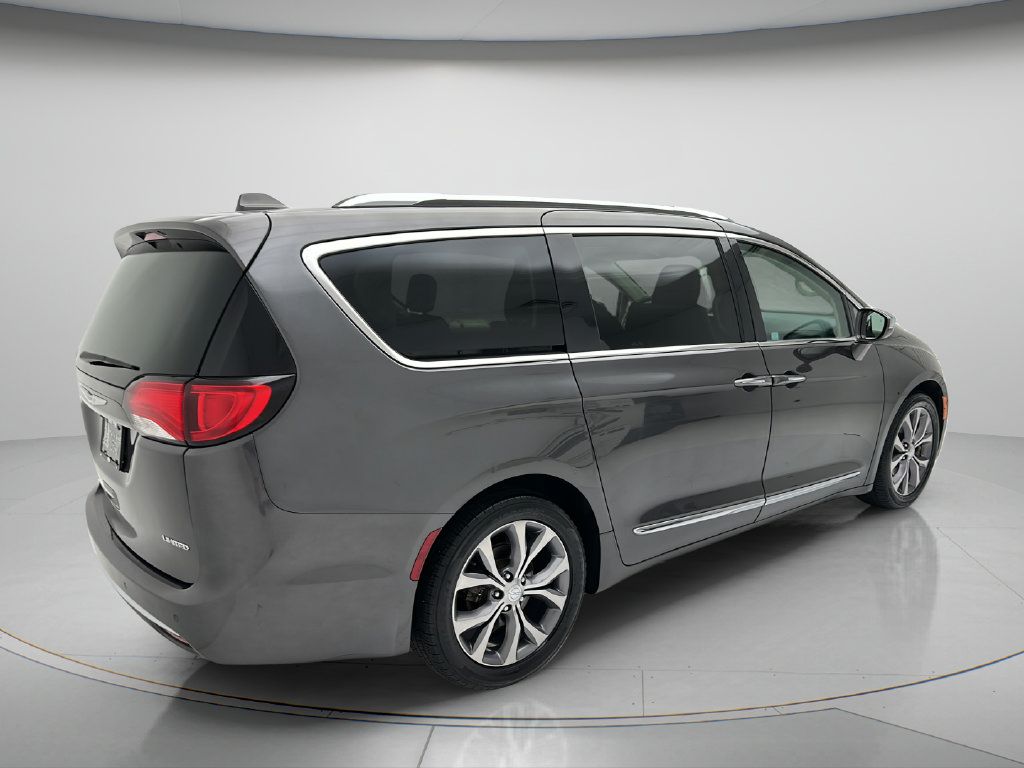 Used 2018 Chrysler Pacifica Limited w/ Tire & Wheel Group FWD image 5