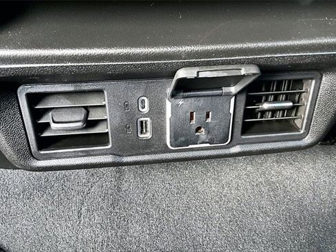 Used 2025 GMC Sierra 1500 SLT image 17