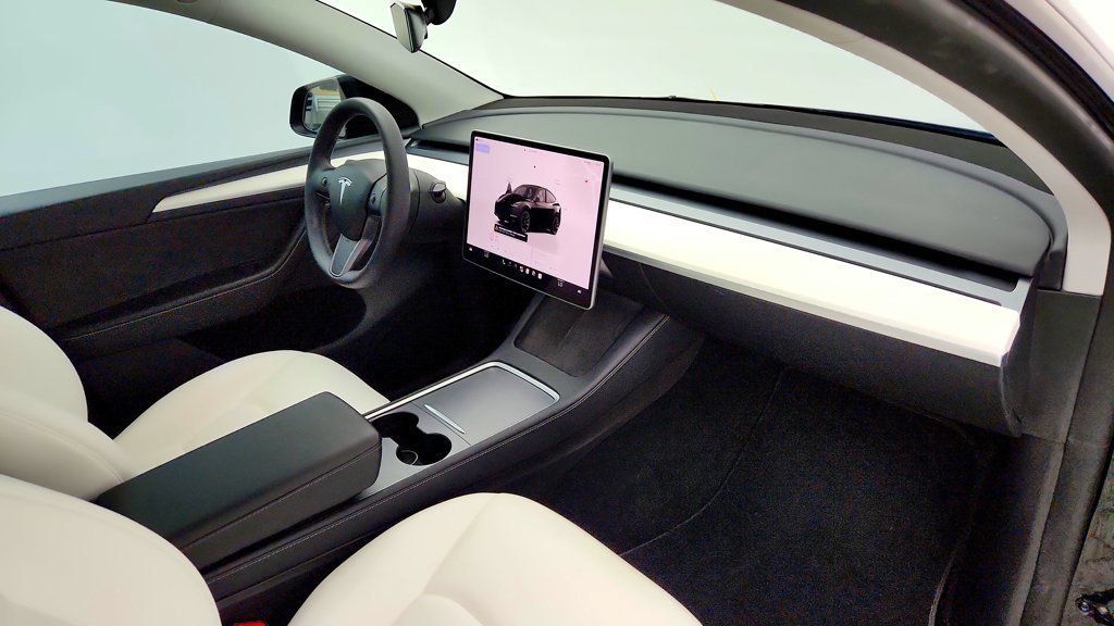Used 2024 Tesla Model Y Long Range AWD/4WD image 28