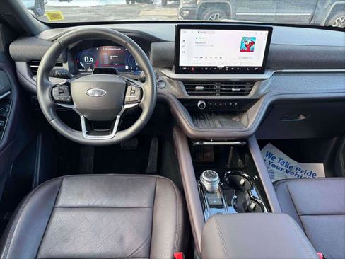 Used 2025 Ford Explorer Platinum image 18