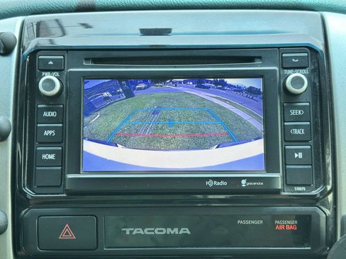 Used 2015 Toyota Tacoma 4x4 Double Cab w/ SR5 Package image 32