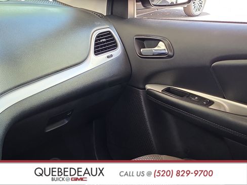Used 2019 Dodge Journey SE w/ Connectivity Group FWD image 18