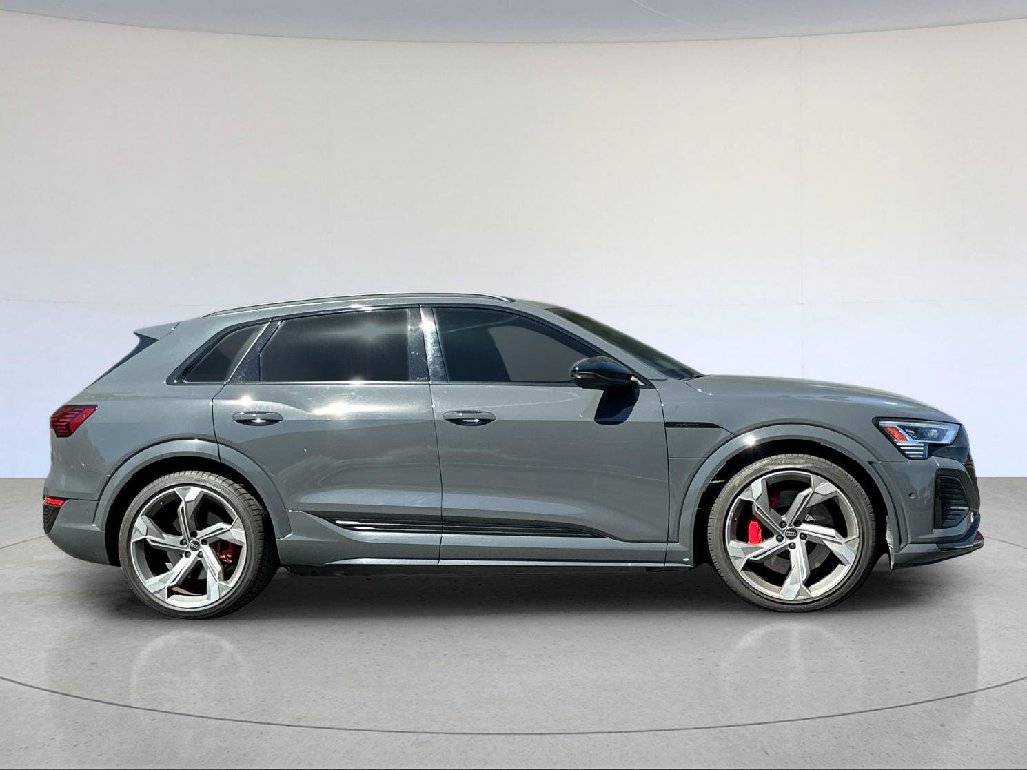 Used 2024 Audi SQ8 e-tron Premium Plus w/ Black Optic Package AWD/4WD image 7