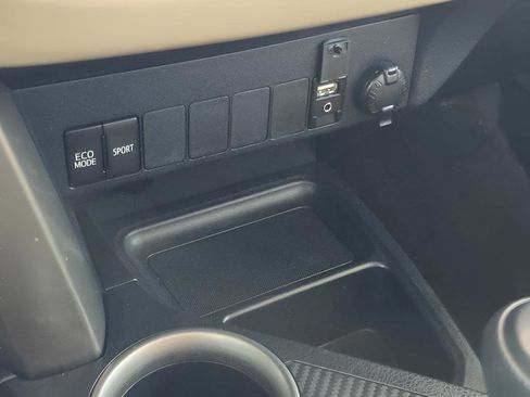 Used 2013 Toyota RAV4 LE FWD image 17