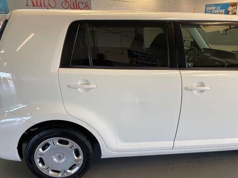 Used 2012 Scion xB FWD image 18