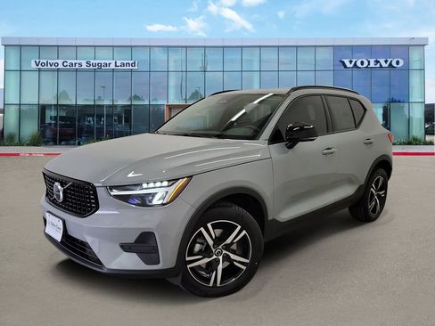 New 2026 Volvo XC40 B5 Core AWD/4WD image 1