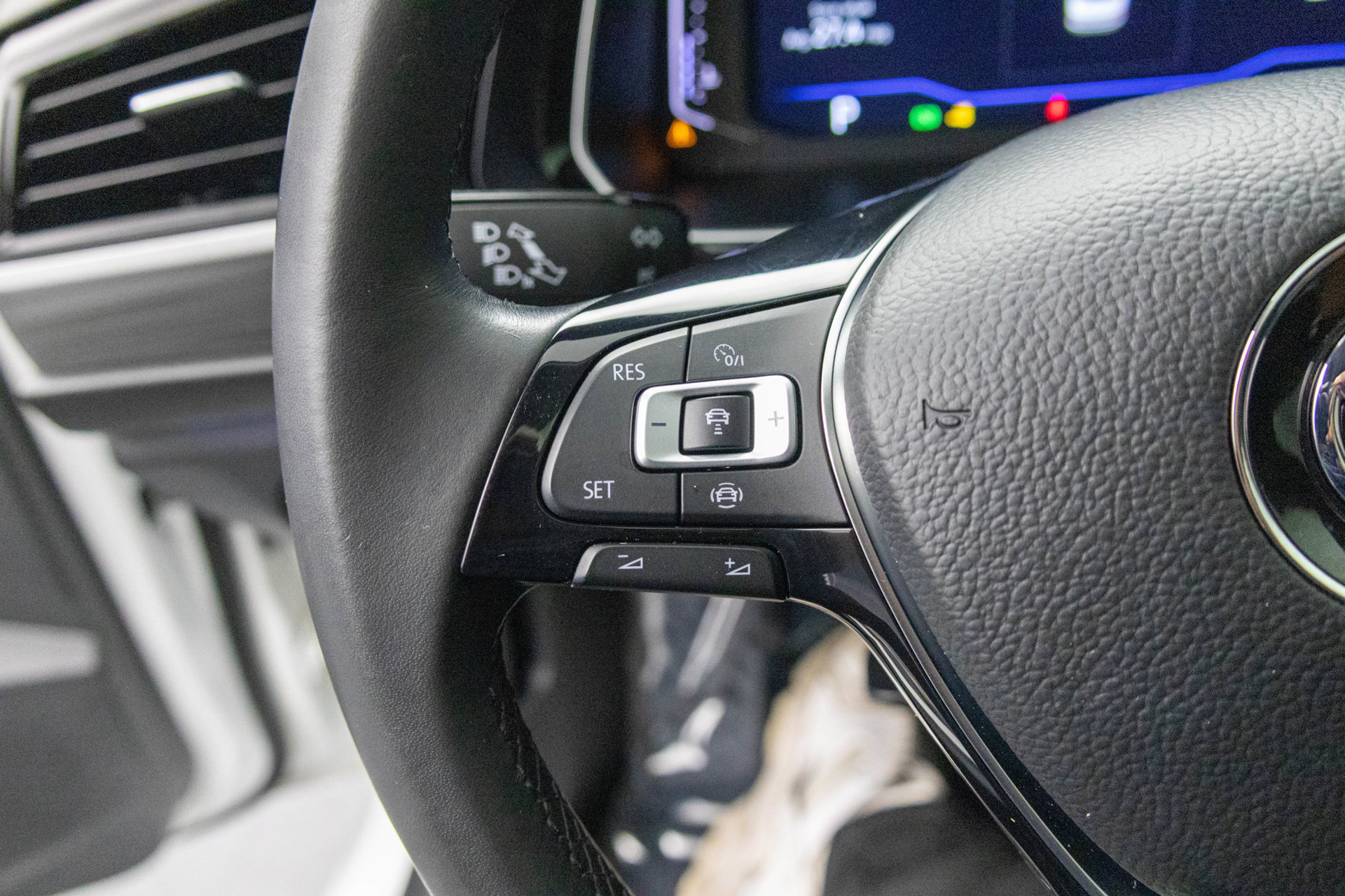 Used 2019 Volkswagen Jetta SEL w/ Cold Weather Package FWD image 15
