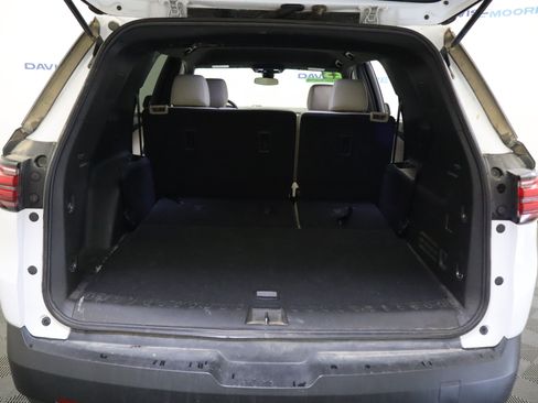Used 2023 Chevrolet Traverse LS FWD image 9