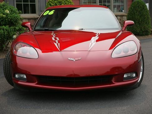 Used 2006 Chevrolet Corvette Coupe w/ Preferred Equipment Group RWD image 2