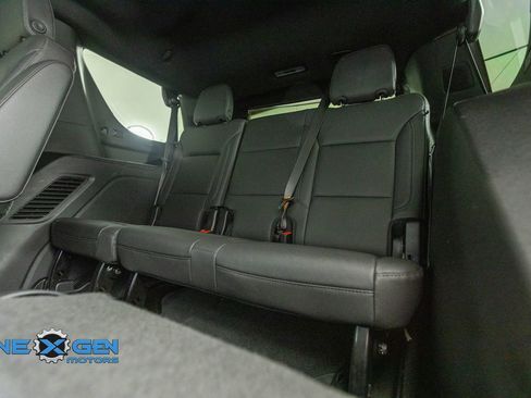 Used 2022 Chevrolet Tahoe Z71 w/ Luxury Package AWD/4WD image 27