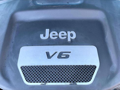 Used 2017 Jeep Wrangler Unlimited Sahara w/ Quick Order Package 24E Chief image 28