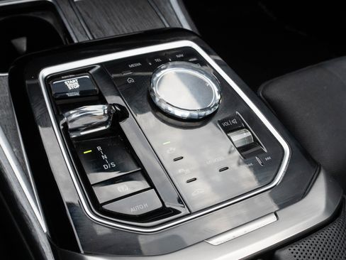 Certified 2023 BMW 740i image 27