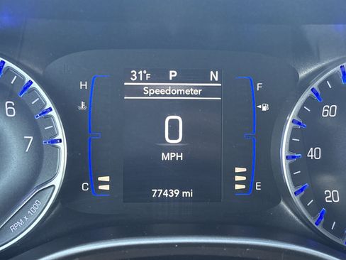 Used 2018 Chrysler Pacifica Touring-L image 25