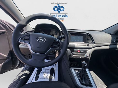 Used 2018 Hyundai Elantra SE w/ SE Connectivity Package 04 FWD image 15