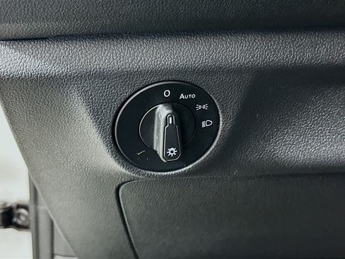 Used 2019 Volkswagen Jetta SE w/ Cold Weather Package image 16