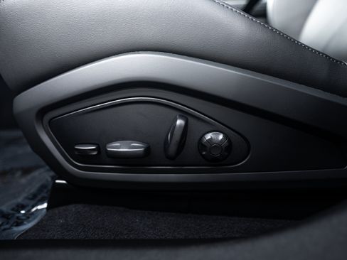 Certified 2025 Porsche Taycan 4 image 20