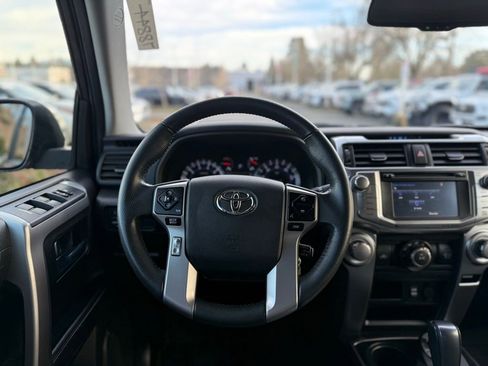 Used 2017 Toyota 4Runner SR5 Premium image 24