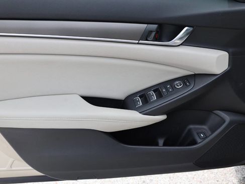 Used 2018 Honda Accord LX image 12
