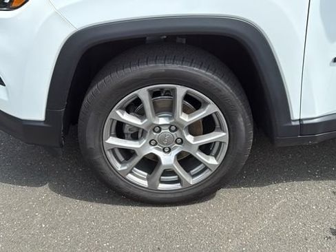 Used 2022 Jeep Compass Latitude AWD/4WD image 8