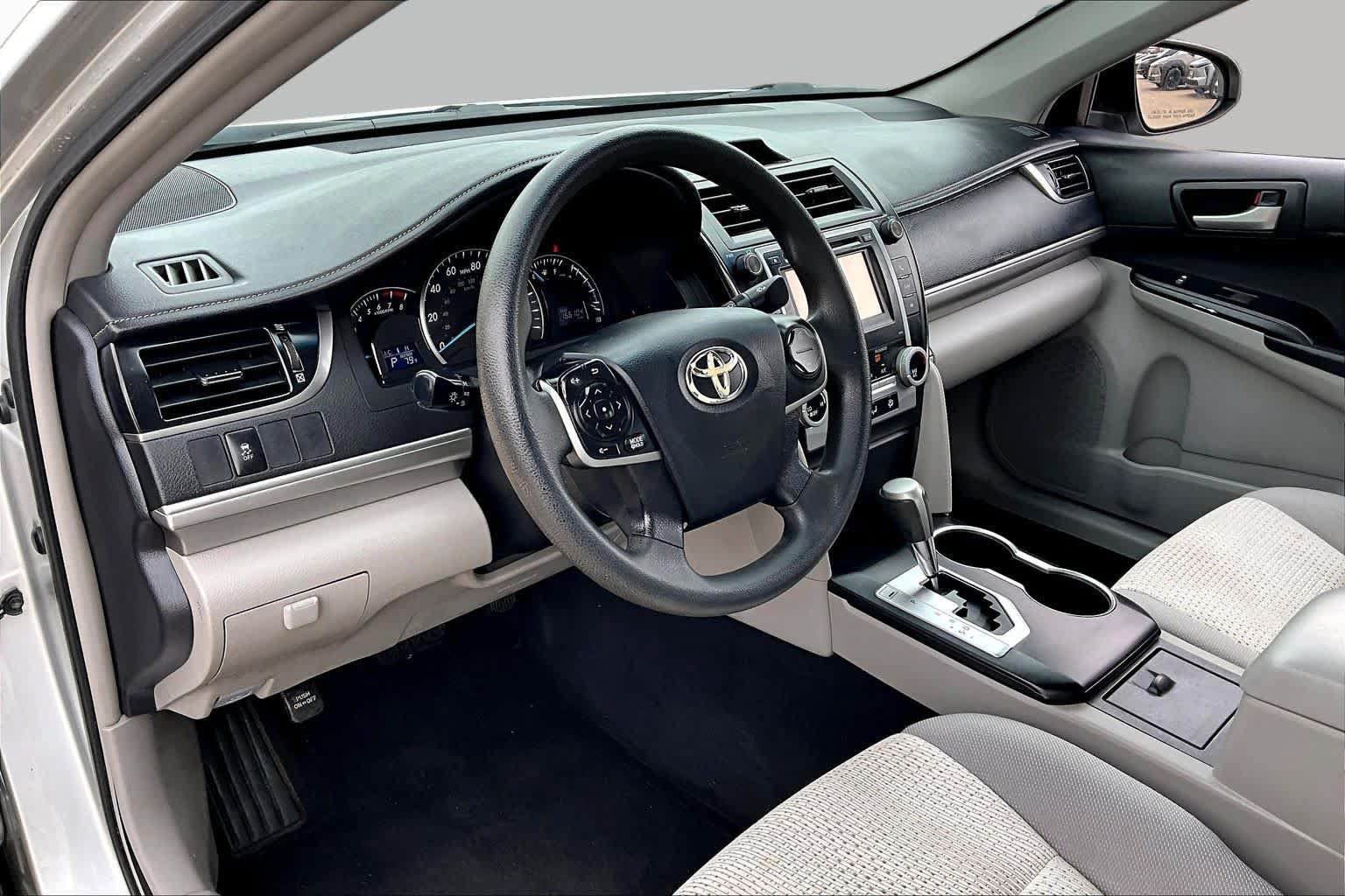 Used 2012 Toyota Camry LE FWD image 17