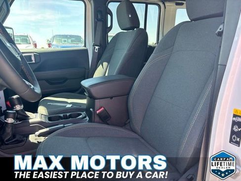Used 2024 Jeep Wrangler Unlimited Sahara AWD/4WD image 28