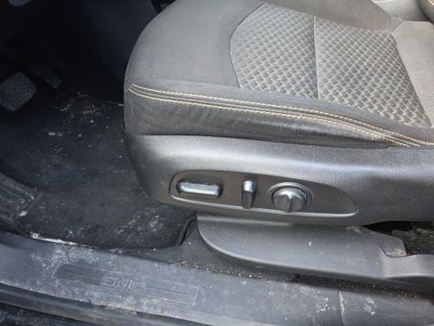 Used 2019 GMC Terrain SLE w/ Driver Convenience Package image 11