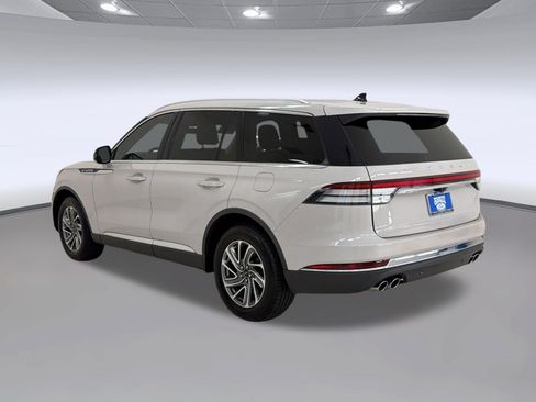 Used 2023 Lincoln Aviator 2WD image 3