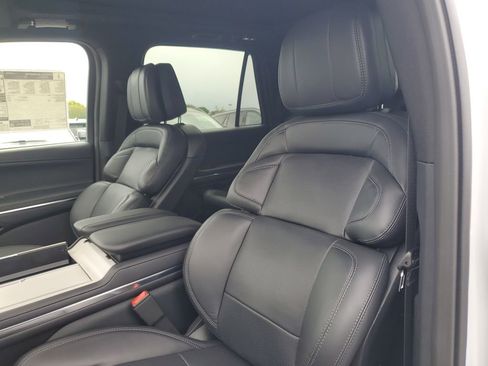 New 2025 Lincoln Navigator Reserve w/ Jet Appearance Package AWD/4WD image 22