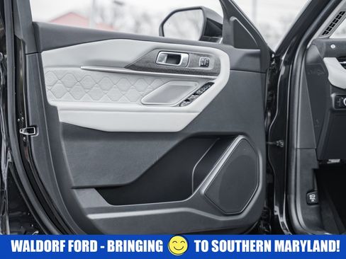 Certified 2025 Ford Explorer Platinum w/ Ultimate Package image 42