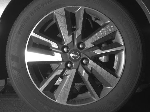 Used 2025 Nissan Versa SV image 13