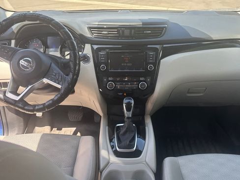 Used 2022 Nissan Rogue Sport SV FWD image 4