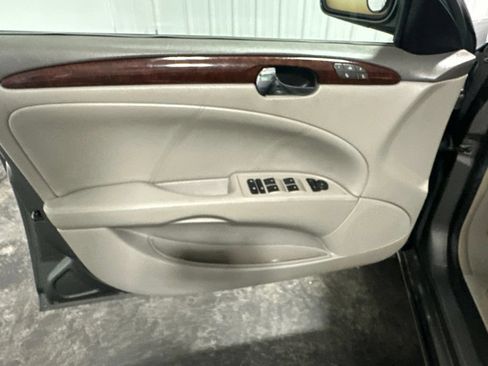 Used 2007 Buick Lucerne CXL w/ Luxury Package FWD image 10