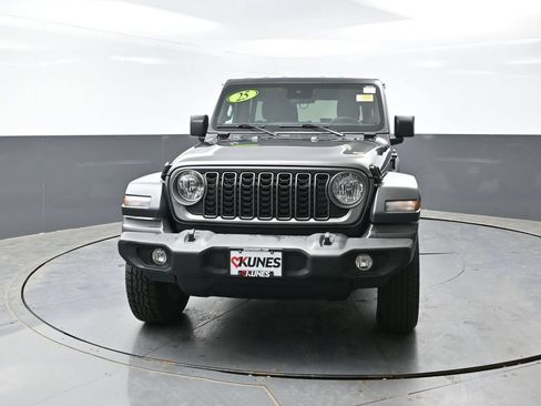 Used 2025 Jeep Wrangler Unlimited Sport AWD/4WD image 7