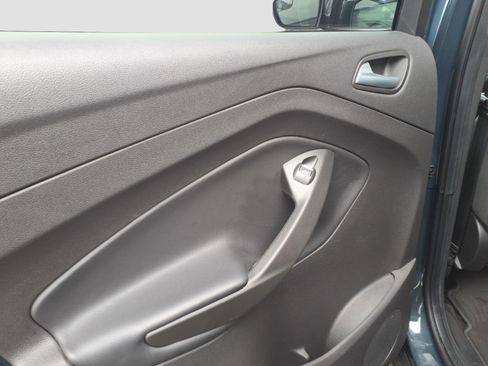 Used 2019 Ford Escape SE image 12