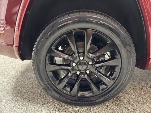 Used 2019 Jeep Grand Cherokee Altitude AWD/4WD image 23