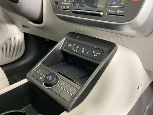 Used 2024 Hyundai Kona SEL w/ Convenience Package FWD image 17