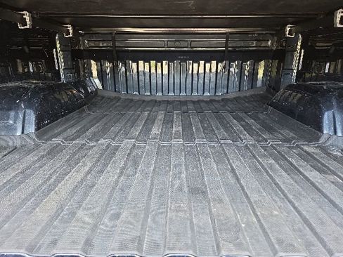 Used 2022 Chevrolet Silverado 1500 LT AWD/4WD image 35