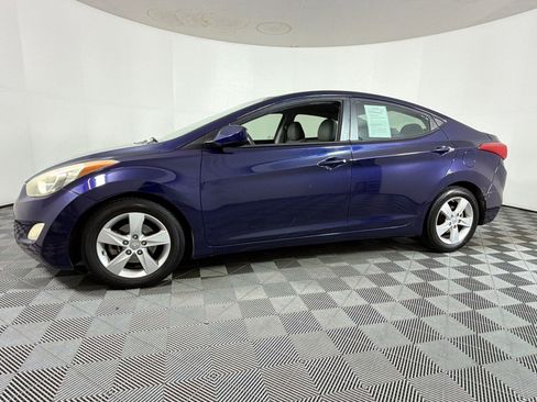 Used 2013 Hyundai Elantra GLS w/ Preferred Pkg image 2