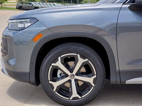 New 2026 Volkswagen Tiguan SE FWD image 6