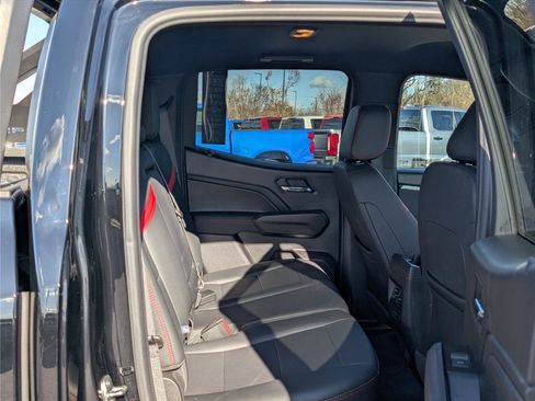 Used 2025 Chevrolet Colorado Z71 w/ Midnight Edition image 13