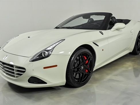Used 2016 Ferrari California T RWD image 5