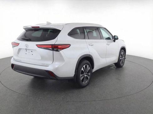 Used 2021 Toyota Highlander XLE image 5