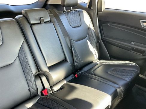 Used 2024 Ford Edge Titanium image 18