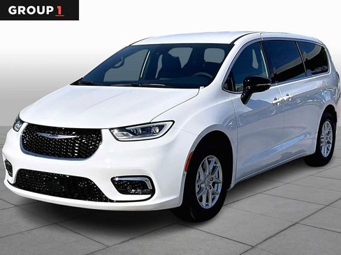 New 2026 Chrysler Pacifica Select image 1