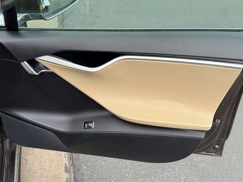 Used 2013 Tesla Model S Performance image 34