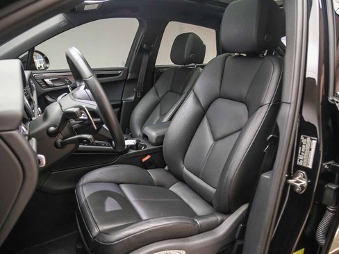 Certified 2025 Porsche Macan S AWD/4WD image 11